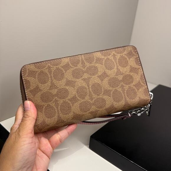 Coach CBZ99 Long Zip Around Wallet With Detachable Card Case In Signature Canvas - Picture 4 of 16